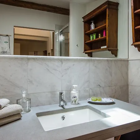 - Santo Spirito Charme Апартаменты Флоренция